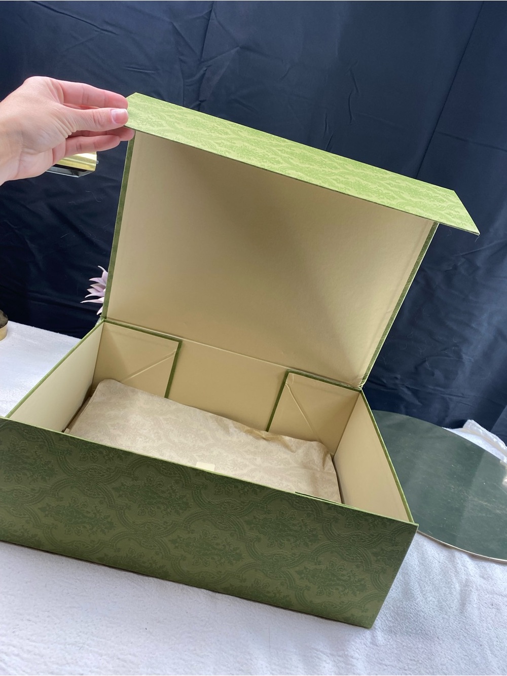 Gucci Gift Box with Ribbon - Picture 4 of 8